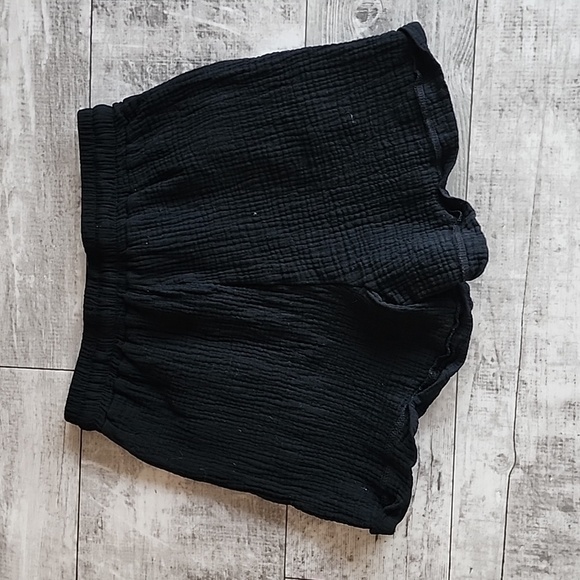Black ladies summer shorts size small - Picture 3 of 3
